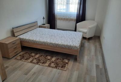 Apartament cu 3 camere decomandat, mobilat în Tractorul - 5