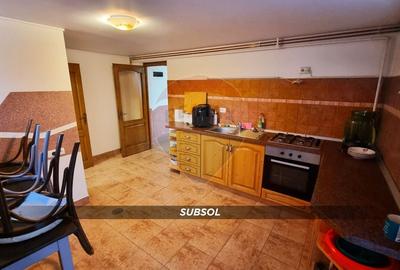 Casă cu 10 camere cu Teren 1400 Mp în Independenței - 43