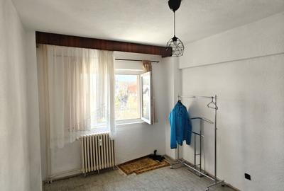 Apartament cu 3 camere decomandat în Trivale - 8