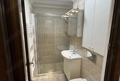 Garsonieră decomandată în Broșteni - 1