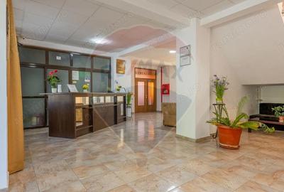 Casă cu 16 camere cu Teren 3700 Mp în Central - 6