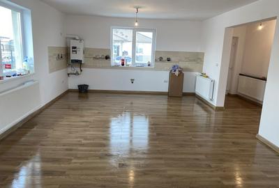 Casă cu 4 camere în Peciu Nou - 2