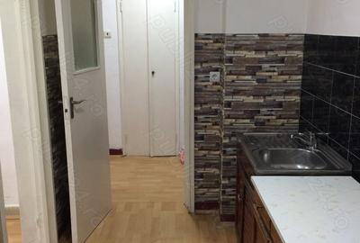 Apartament cu 2 camere decomandat în Micro 4 - 8