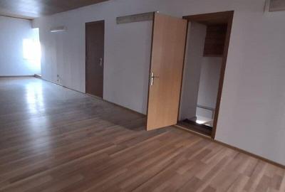 Casă individuală cu 9 camere cu Canalizare în Central - 7