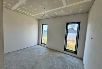 Casă cu 4 camere cu Teren 475 Mp în Mocira