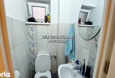 Apartament cu 3 camere decomandat în Central - 1