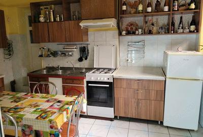Casă cu 3 camere cu Canalizare în Central - 2