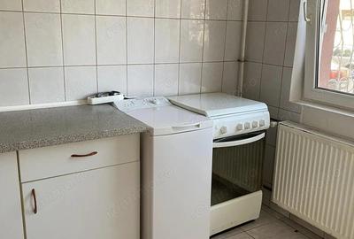 Inchiriez garsoniera cu contract ANAF, decomandata, situata in Drumul Sarii in bloc mixt de 4 etaje - 12