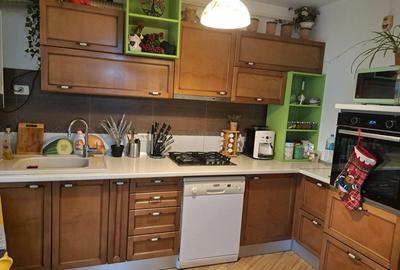 Apartament cu 3 camere semidecomandat în Central