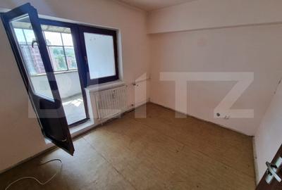Apartament cu 4 camere, 75 mp, zona Mall Electroputere, Lapus