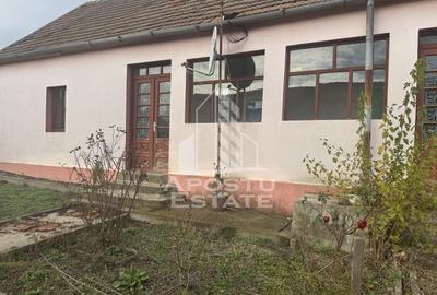 Casa veche cu teren de 2518 mp - 2