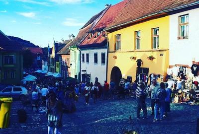 Casă cu Teren 250 Mp în Central - 2