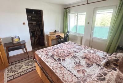 Casă individuală cu 6 camere cu Canalizare în Km 5 - 9