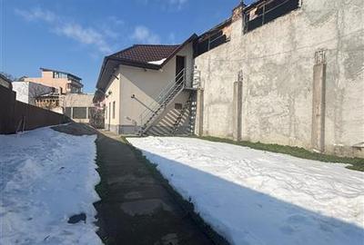 Casă individuală cu 6 camere cu Canalizare în Central - 2