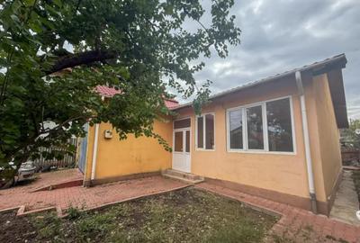 Casă cu 3 camere cu Canalizare în Central - 5