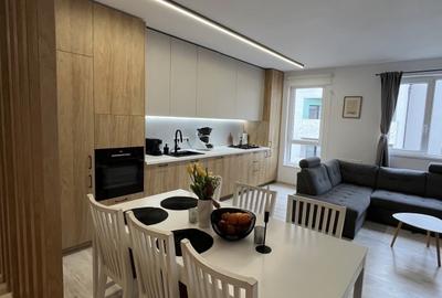 Apartament cu 3 camere semidecomandat în Florești