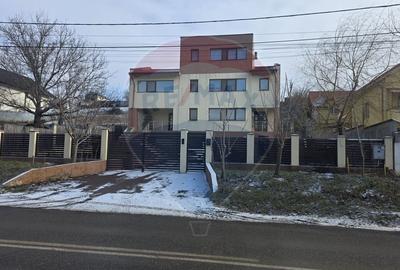 Casă cu 7 camere cu Teren 1371 Mp în Nord-Est - 2