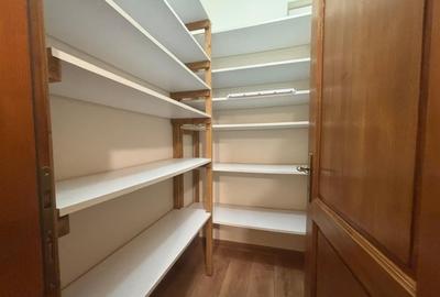 De vanzare apartament 3 camere Central - 2