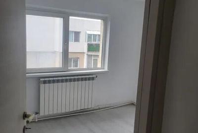 APARTAMENT 3 CAMERE DE VANZARE- ZONA INEL 2 - 2