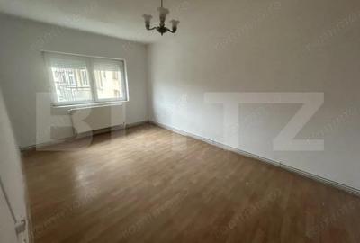 Apartament 4 camere, 71 mp, zona Micro 17 - 1