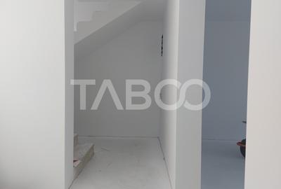 Duplex de vanzare 150 mp P+1E 4 camere 145 mp teren liber Cisnadie - 8
