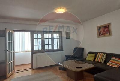 Apartament cu 2 camere semidecomandat, mobilat în Văcăresti