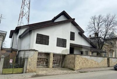 Casă cu 7 camere cu Teren 900 Mp în Dorohoi - 14