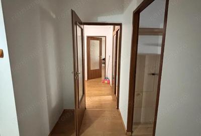Apartament 3 camere Bulevardul Dunarea, stradal, etaj 3, decomandat Apartament 3 camere Bulevardul Dunarea, stradal, etaj 3, decomandat - 22