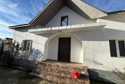 Casă cu 7 camere cu Teren 490 Mp în Central - 4