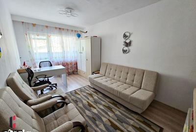 Apartament cu 3 camere semidecomandat în Grivița