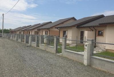 Duplex cu 3 camere cu Canalizare în Moșnița Nouă - 1