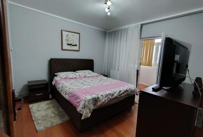 Apartament cu 3 camere decomandat, mobilat în Micro 13 - 2