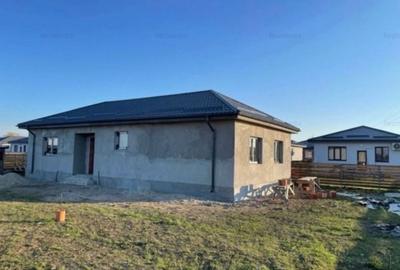 Casă cu 4 camere cu Teren 350 Mp în 1 Decembrie - 4