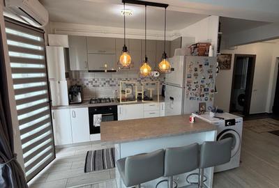 Apartament cu 3 camere semidecomandat, mobilat în Florești