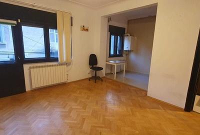 Calea Dorobanti,AMBASADA Turcia, 2 camere deosebit, curte comuna, etaj 1/2