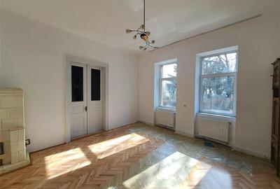 Apartament cu 4 camere semidecomandat, mobilat în Gruia - 1