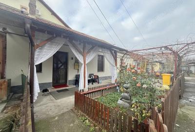 Casa cu 3 camere, curte comuna, zona Mehala - 1