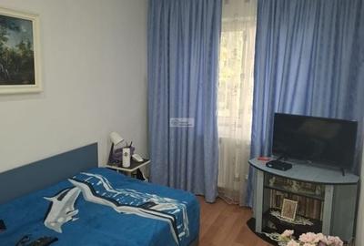 Apartament 3 camere,etaj 3/3,  renovat,65000 euro neg, Policlinica 2 - 5