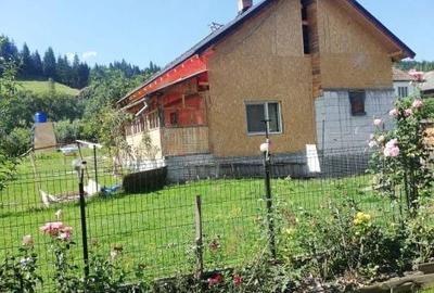 Casă cu 4 camere în Ciobotani - 2