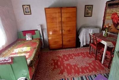 Casă cu 3 camere cu Teren 2600 Mp în Central - 2