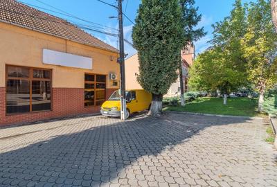 Spațiu comercial, de 200 mp, în Central - 4