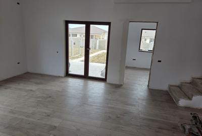 Casă cu 4 camere în Moșnița Veche - 5
