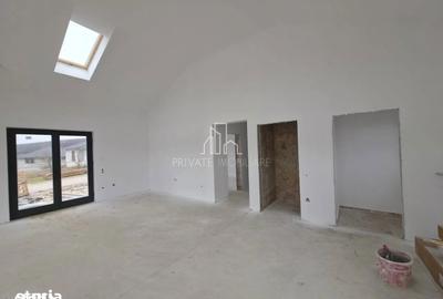 Casă cu 4 camere cu Teren 700 Mp în Livezeni
