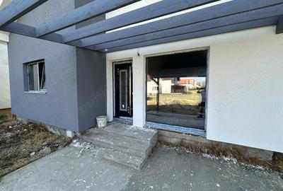 Vand vila noua in Fantanele,cartier nou,la nivel, st.310 mp., supraf.construita 100 mp. 3 camere. - 3