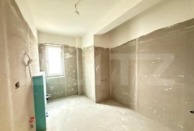 Apartament cu 3 camere semidecomandat în Soarelui