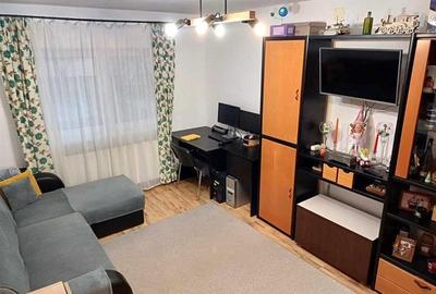 Apartament cu 3 camere decomandat, mobilat în Centrul Civic