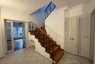 Vila semimobilata  cu 3 dormitoare, piscina exterioara, complex - 8