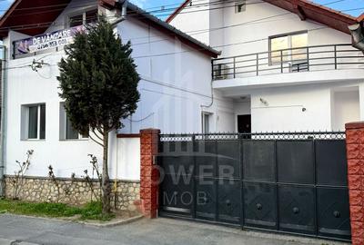Casă individuală cu 8 camere cu Canalizare în Turnișor