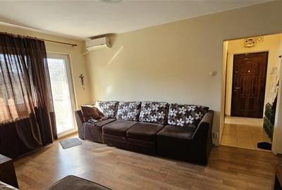 Apartament cu 4 camere semidecomandat, mobilat în Apărătorii Patriei