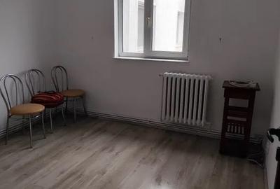Apartament cu 3 camere, zona Baza 3 - 3
